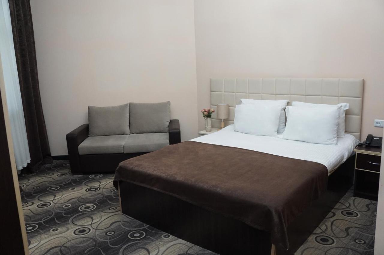 Nor Yerevan Hotel Esterno foto