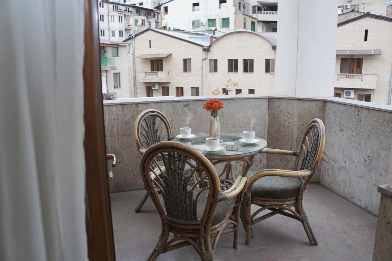 Nor Yerevan Hotel Esterno foto